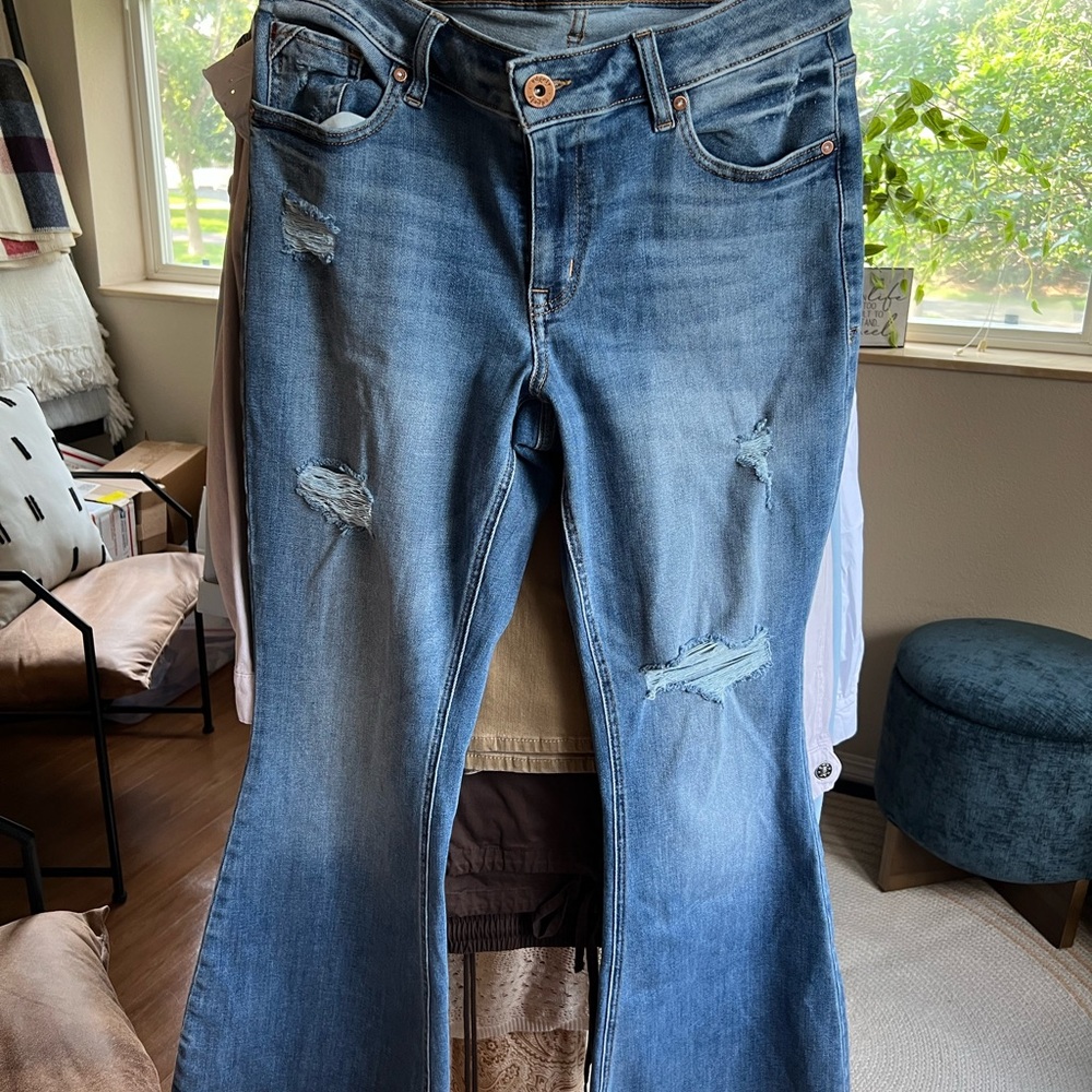 Edgely NWOT Distressed Blue Women's Jeans